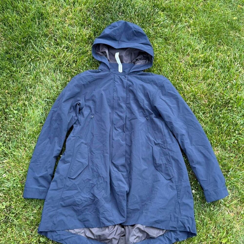 Lululemon Women's Navy and Blue Jacket
